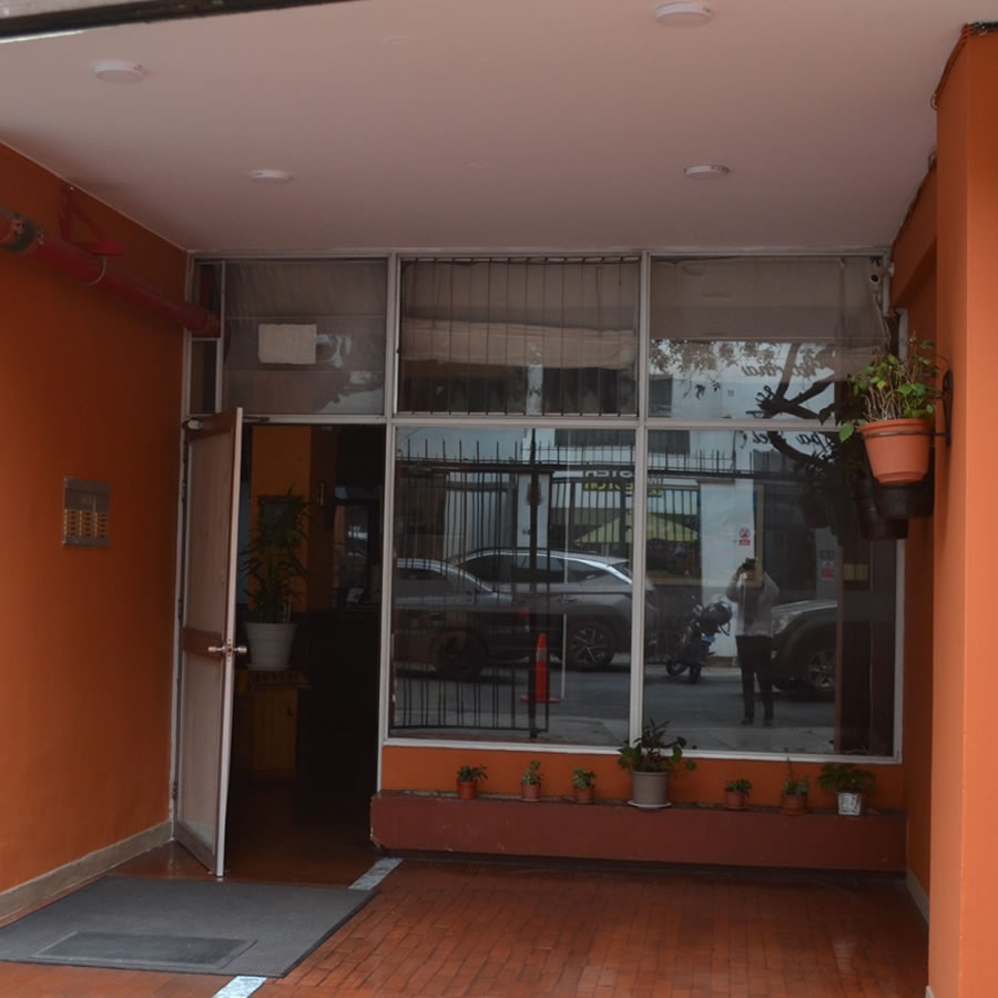 suite-service-frontis